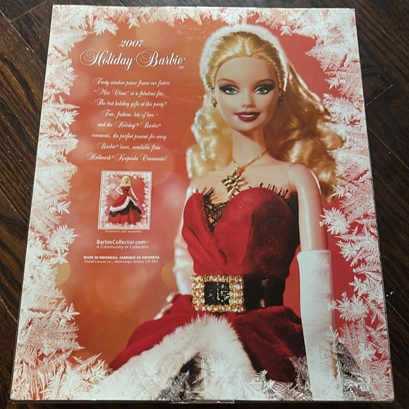 2007 Holiday Barbie Doll - Red and White - Picture 3 of 4